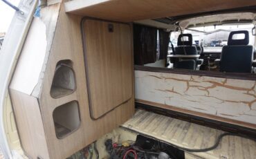 Volkswagen-kombi-camper-1981-grey-15
