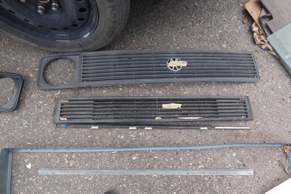 Volkswagen-kombi-camper-1981-grey-19