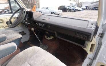 Volkswagen-kombi-camper-1981-grey-3