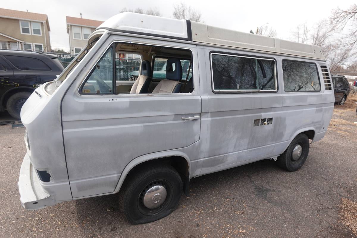 Volkswagen-kombi-camper-1981-grey-30