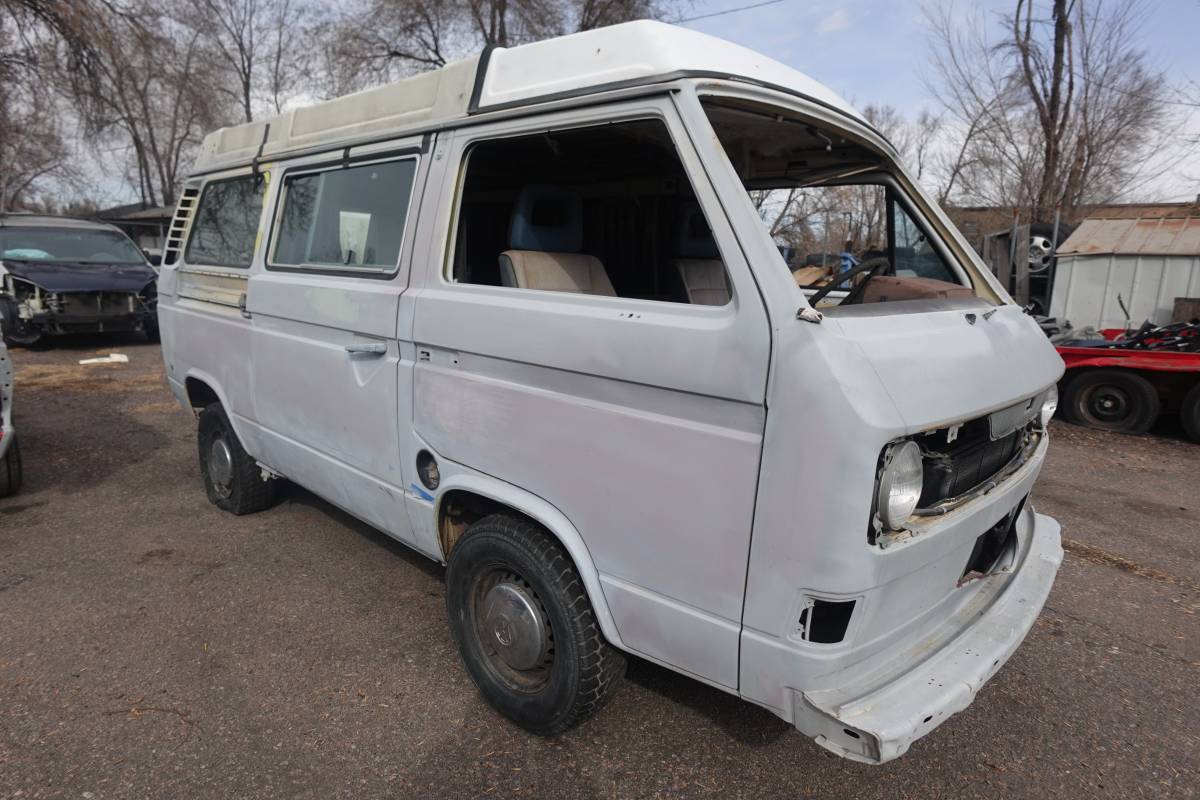 Volkswagen-kombi-camper-1981-grey-32