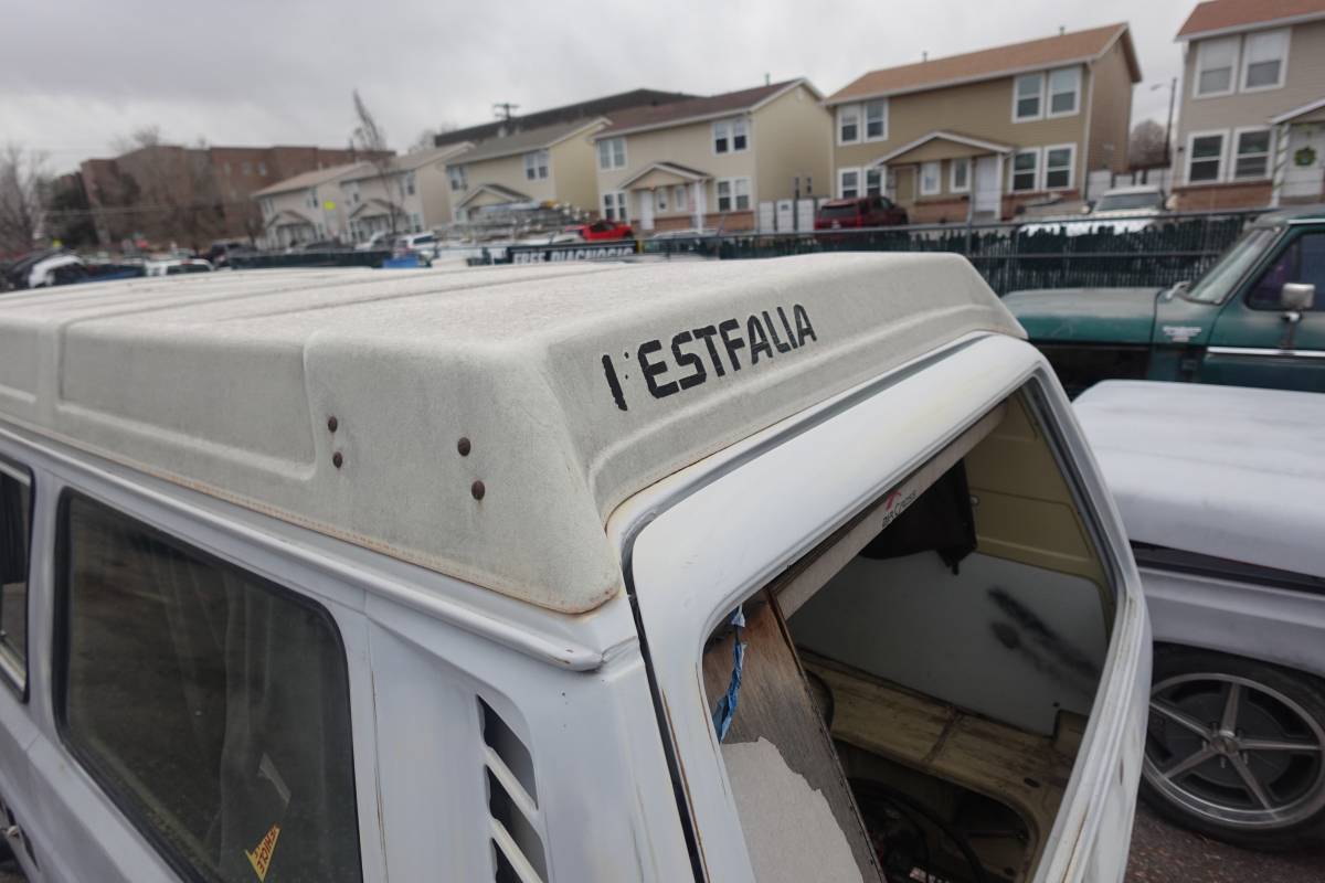 Volkswagen-kombi-camper-1981-grey-41