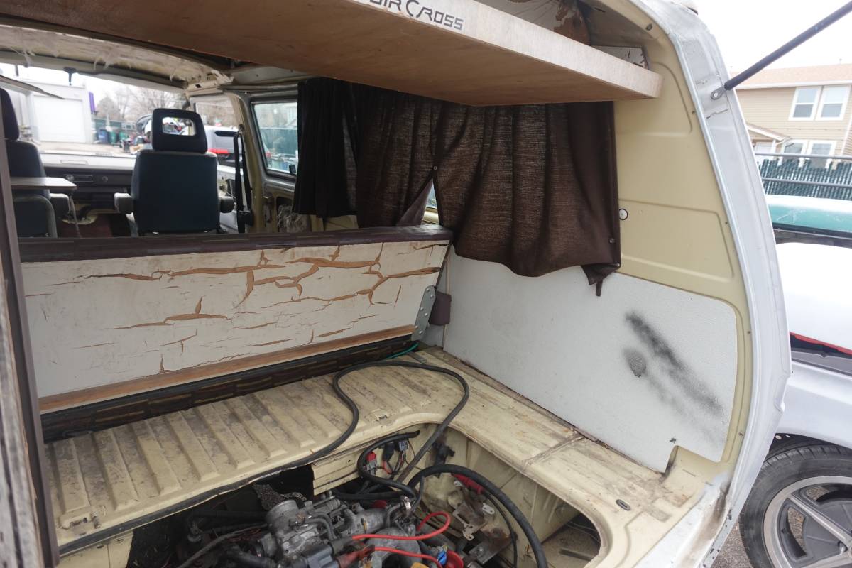 Volkswagen-kombi-camper-1981-grey-7