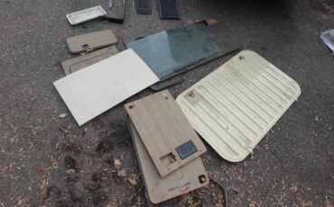 Volkswagen-kombi-camper-1981-grey-75