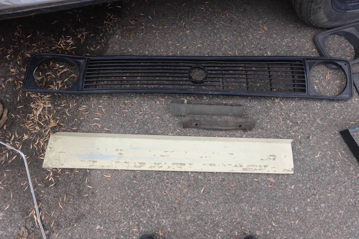 Volkswagen-kombi-camper-1981-grey-79