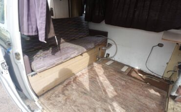 Volkswagen-kombi-camper-1981-grey-9