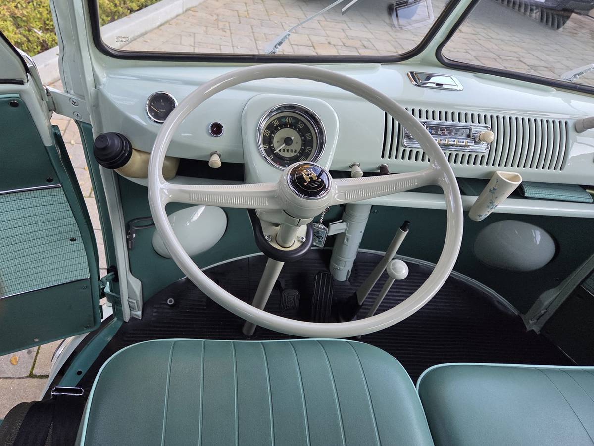 Volkswagen-micro-bus-1964-12