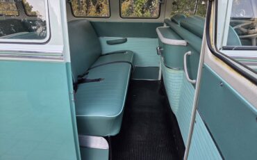 Volkswagen-micro-bus-1964-14
