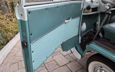 Volkswagen-micro-bus-1964-17