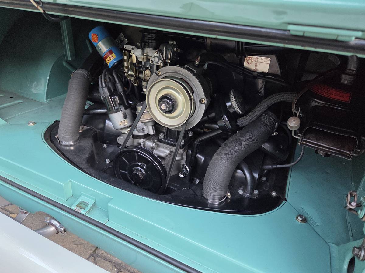 Volkswagen-micro-bus-1964-18