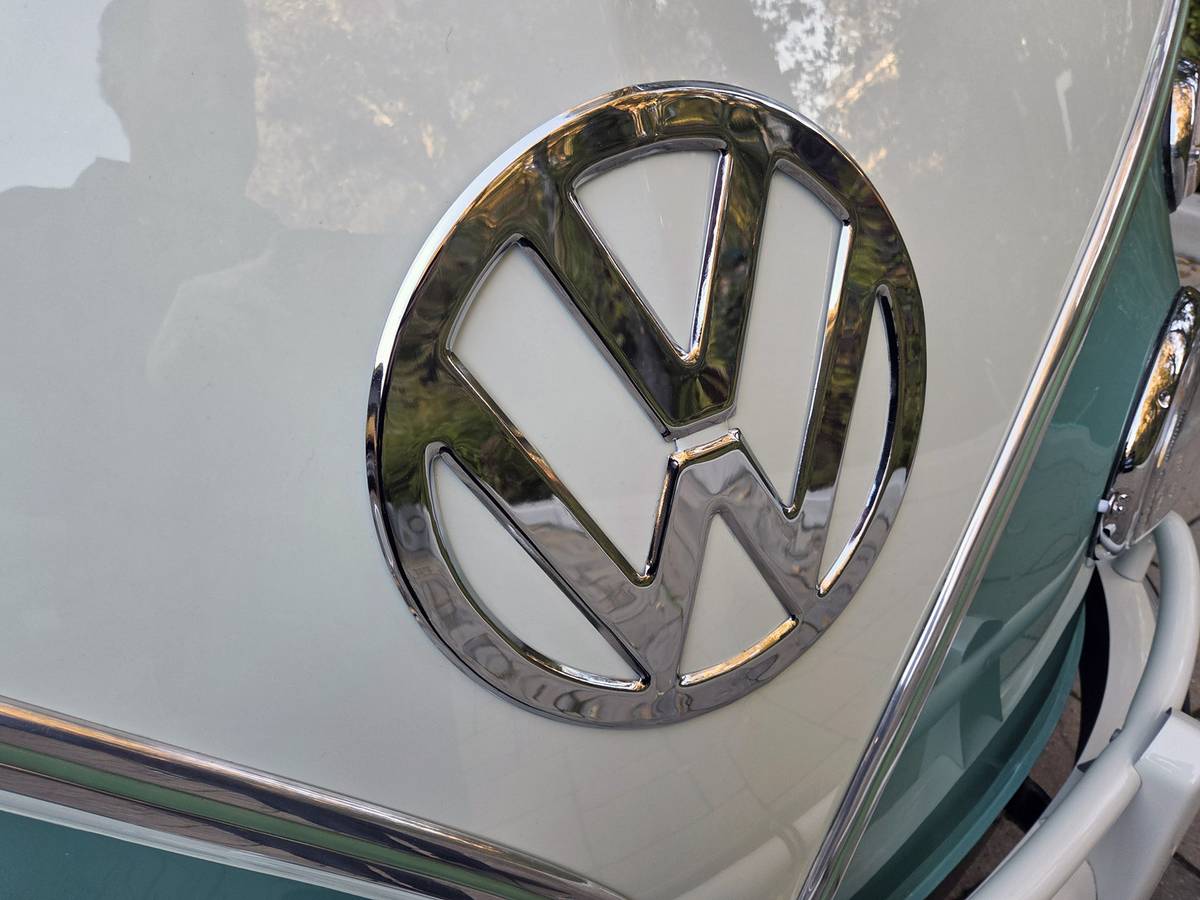 Volkswagen-micro-bus-1964-21