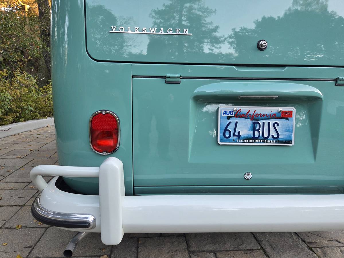 Volkswagen-micro-bus-1964-22