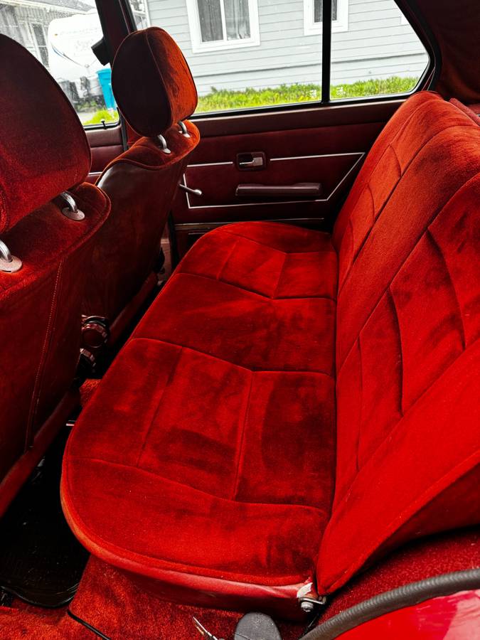 Volkswagen-rabbit-diesel-1981-red-1