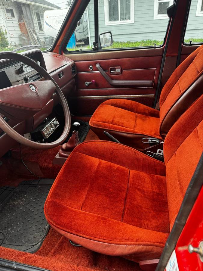 Volkswagen-rabbit-diesel-1981-red-6