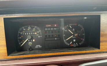 Volkswagen-rabbit-diesel-1981-red-7