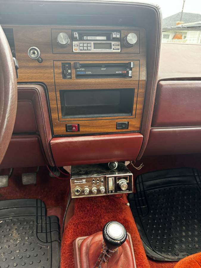 Volkswagen-rabbit-diesel-1981-red-8