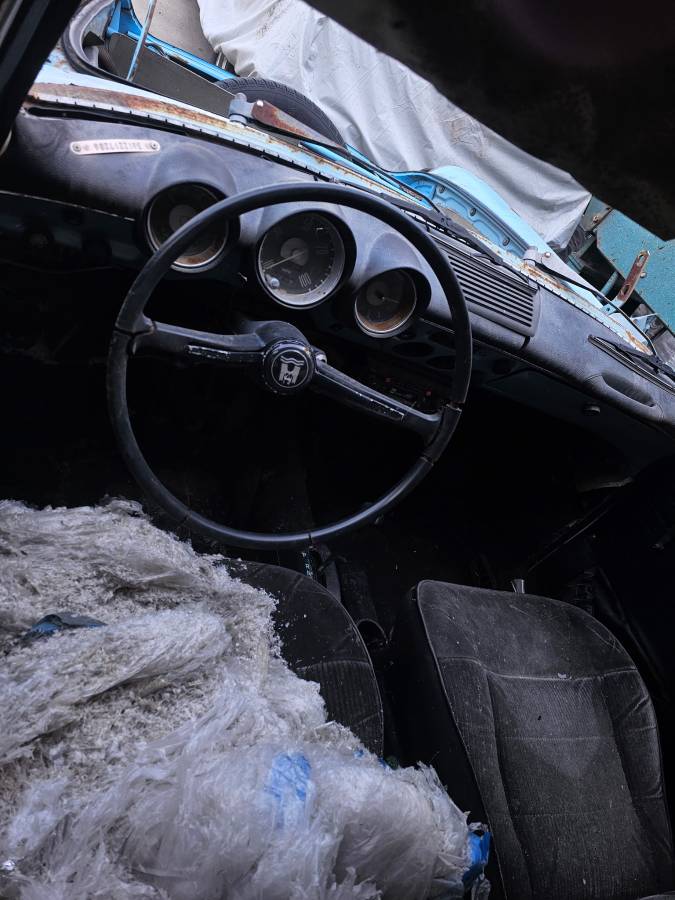 Volkswagen-squareback-1970-blue-1