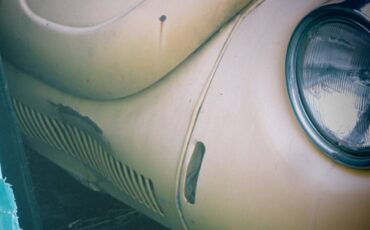 Volkswagen-super-beetle-1972-yellow-1