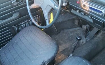 Volkswagen-super-beetle-1974-yellow-13