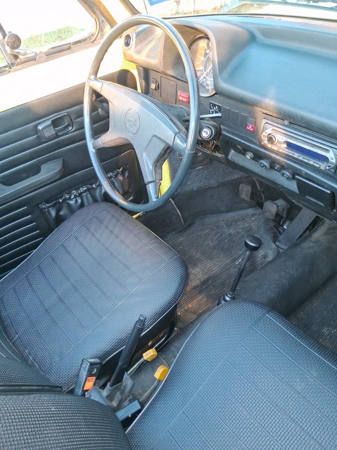 Volkswagen-super-beetle-1974-yellow-13