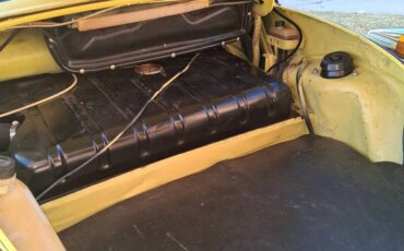 Volkswagen-super-beetle-1974-yellow-4