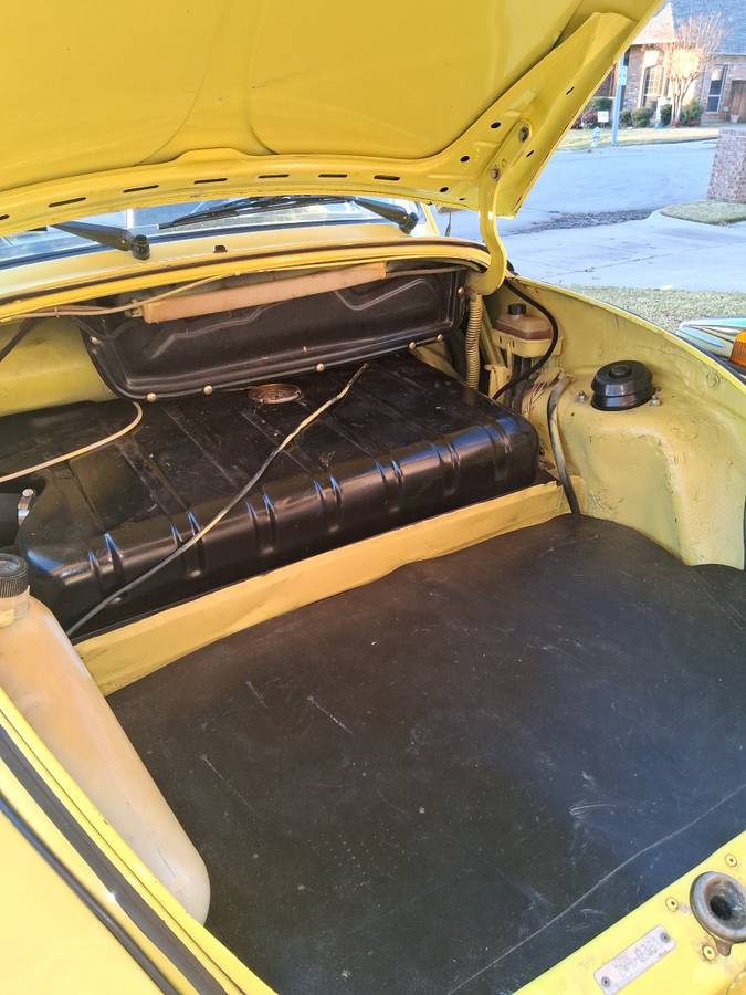 Volkswagen-super-beetle-1974-yellow-4