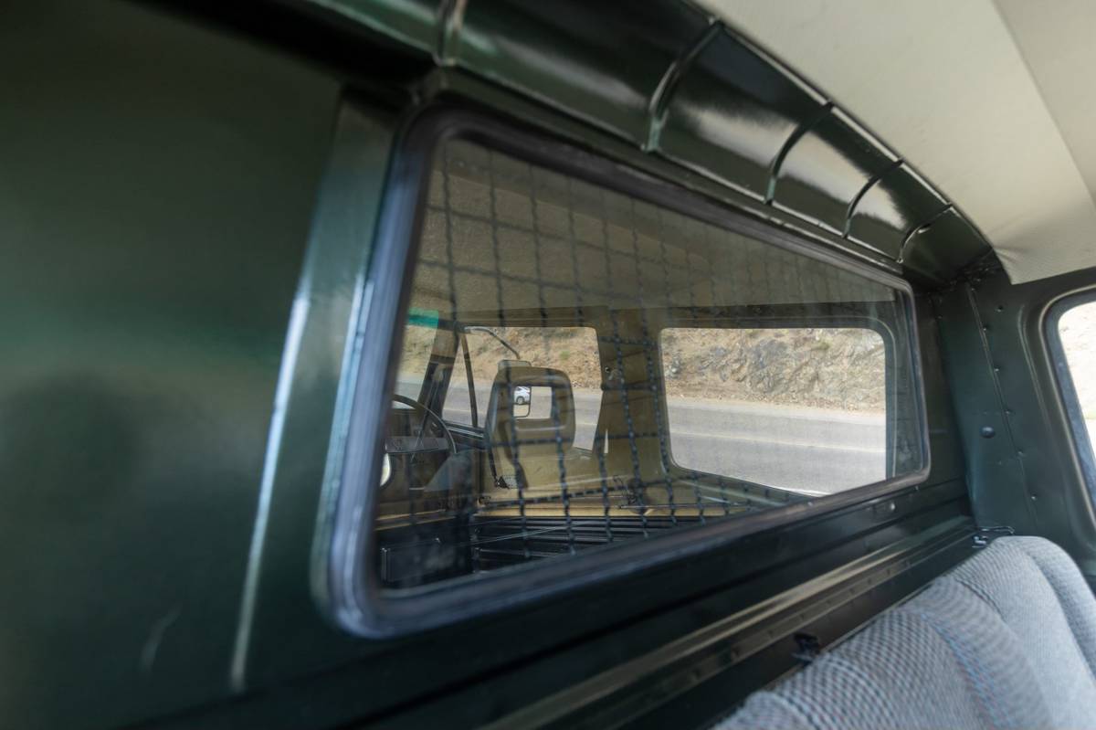 Volkswagen-t-3-doka-diesel-1987-green-1