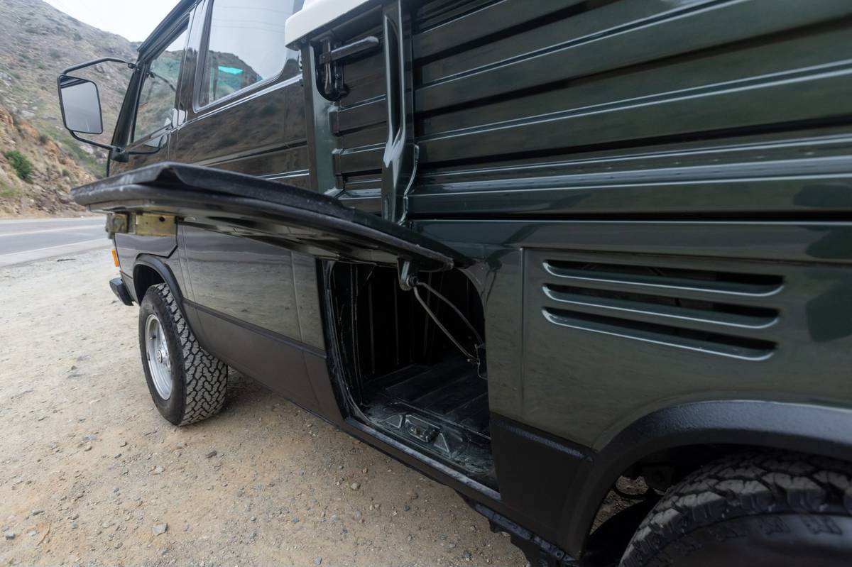 Volkswagen-t-3-doka-diesel-1987-green-10