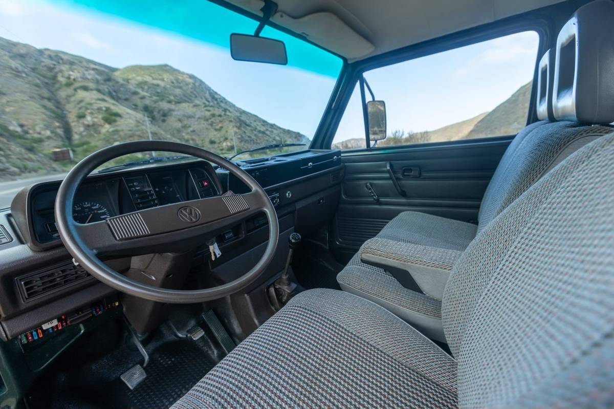 Volkswagen-t-3-doka-diesel-1987-green-12