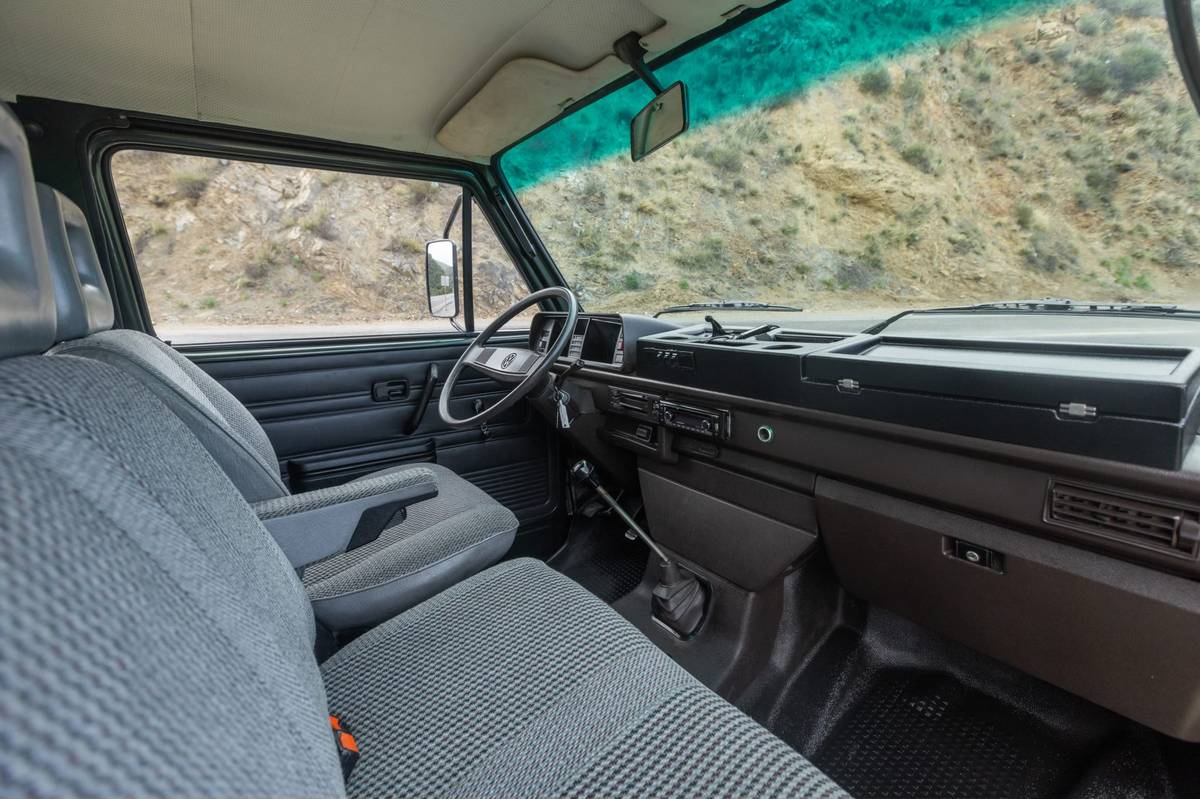 Volkswagen-t-3-doka-diesel-1987-green-14