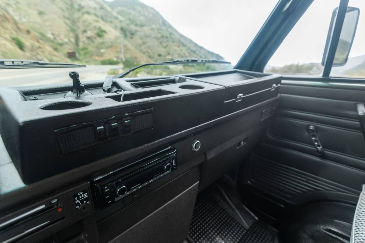 Volkswagen-t-3-doka-diesel-1987-green-15