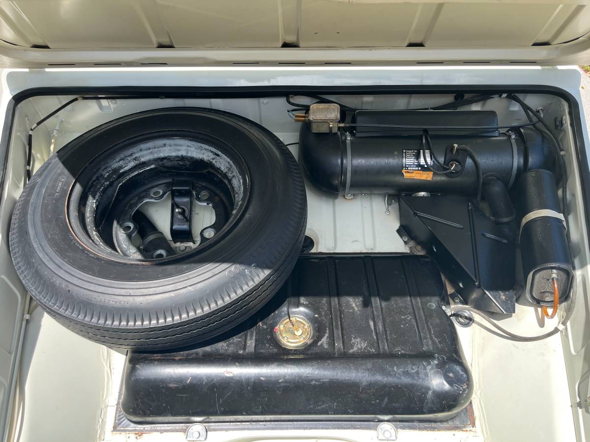 Volkswagen-thing-1973-white-12