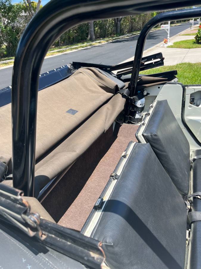 Volkswagen-thing-1973-white-4