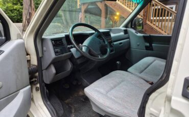 Volkswagen-transporter-1992-white-2