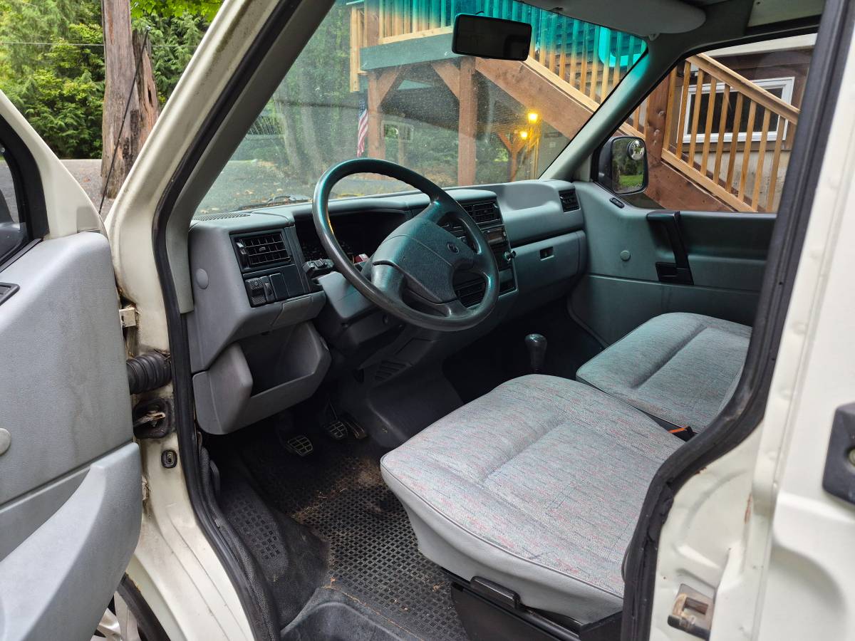 Volkswagen-transporter-1992-white-2