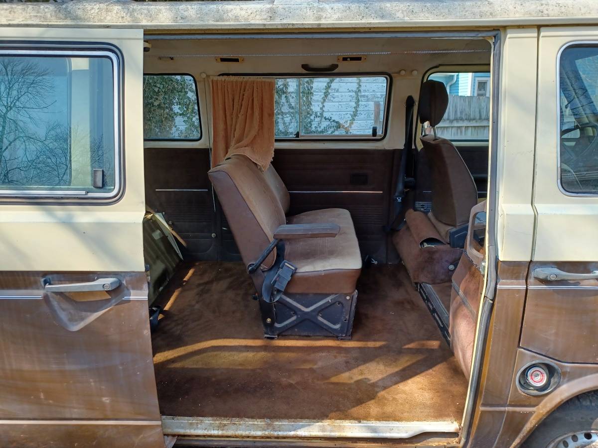 Volkswagen-vanagon-1981-brown-1