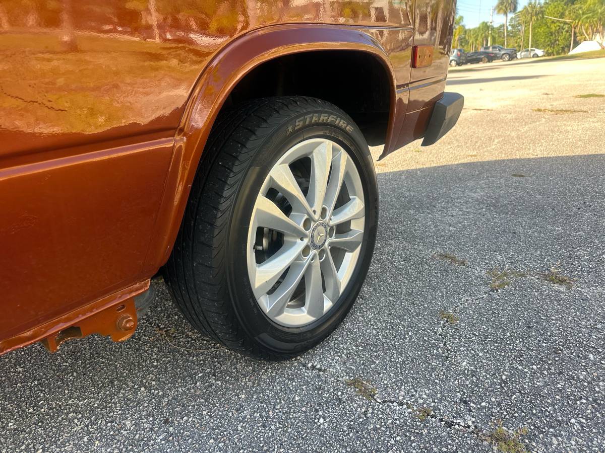 Volkswagen-vanagon-1982-custom-1