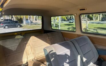 Volkswagen-vanagon-1982-custom-10