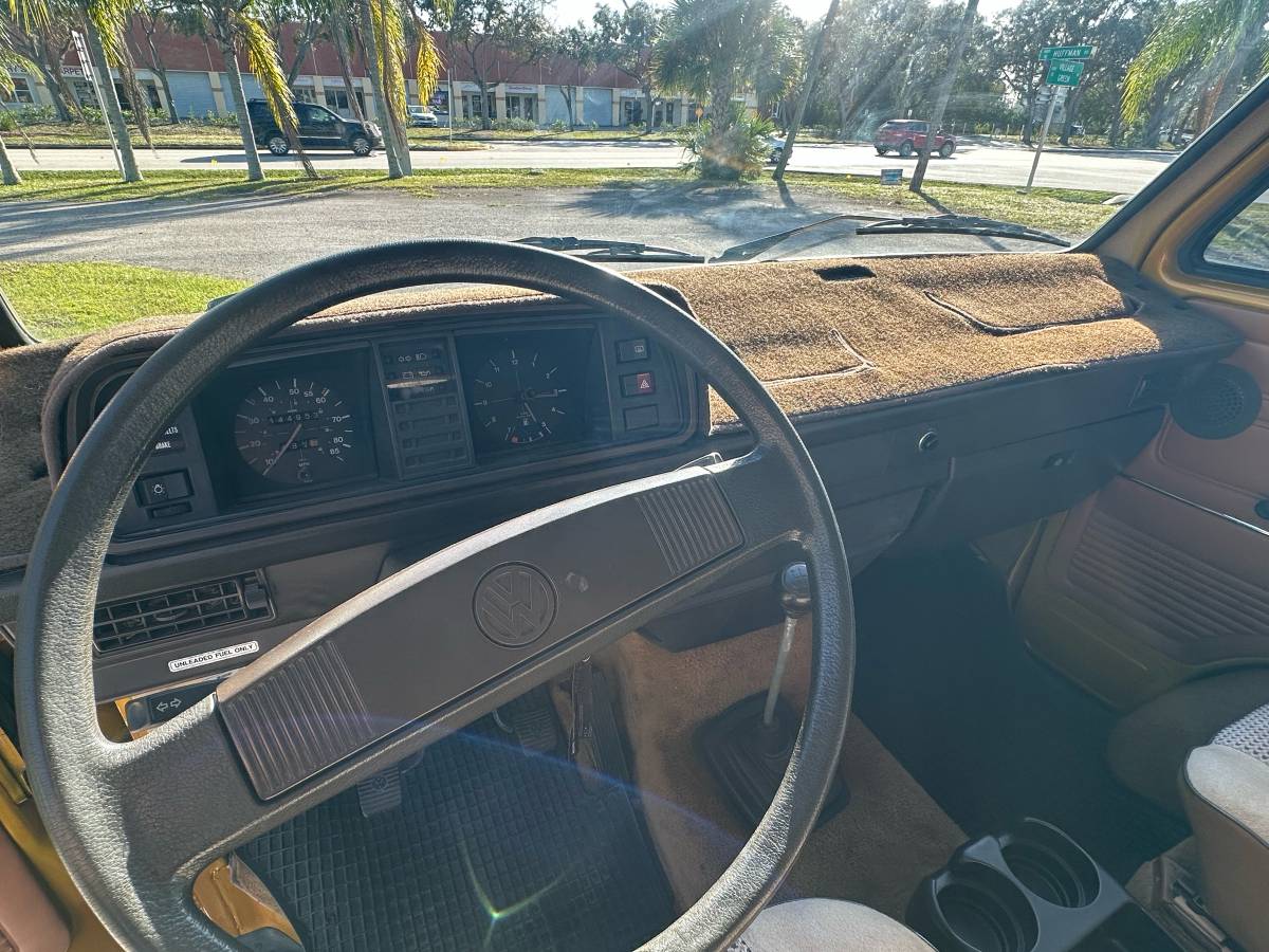 Volkswagen-vanagon-1982-custom-16