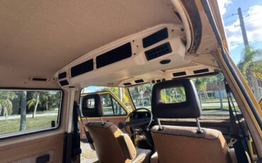 Volkswagen-vanagon-1982-custom-18