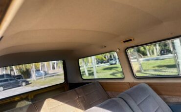 Volkswagen-vanagon-1982-custom-19