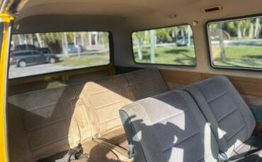 Volkswagen-vanagon-1982-custom-2