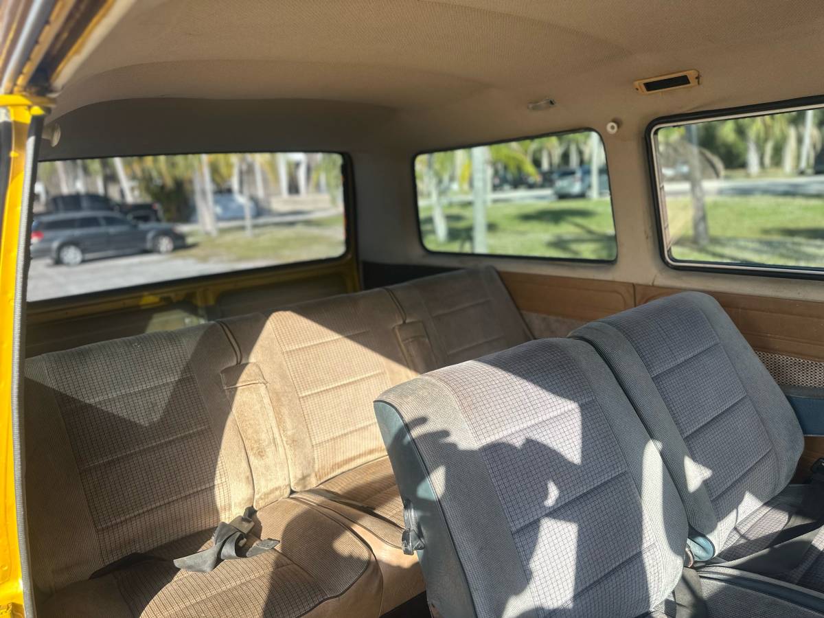 Volkswagen-vanagon-1982-custom-2