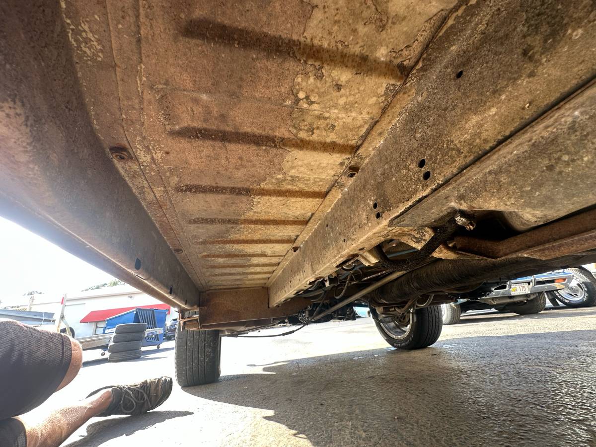 Volkswagen-vanagon-1982-custom-21