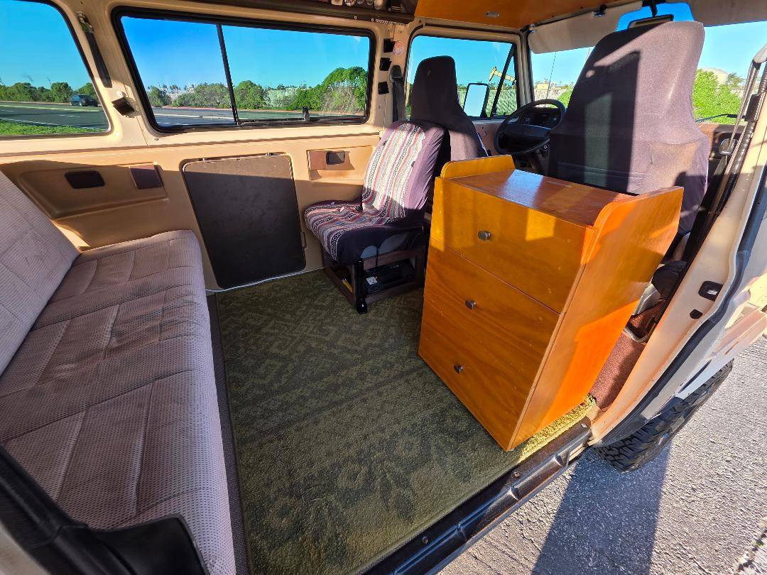 Volkswagen-vanagon-1985-4