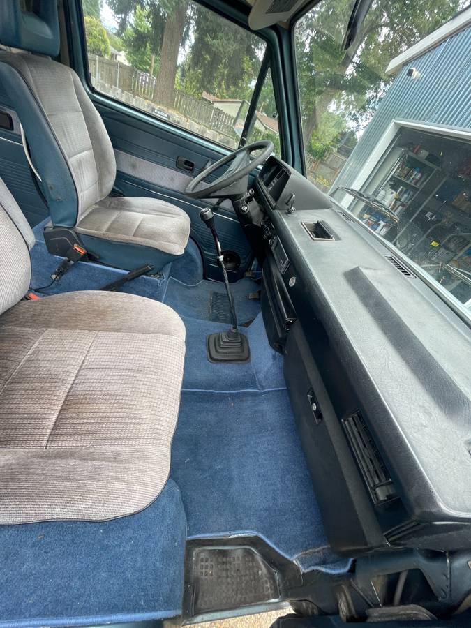Volkswagen-vanagon-1985-blue-10