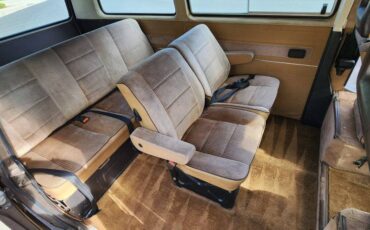 Volkswagen-vanagon-1985-brown-10