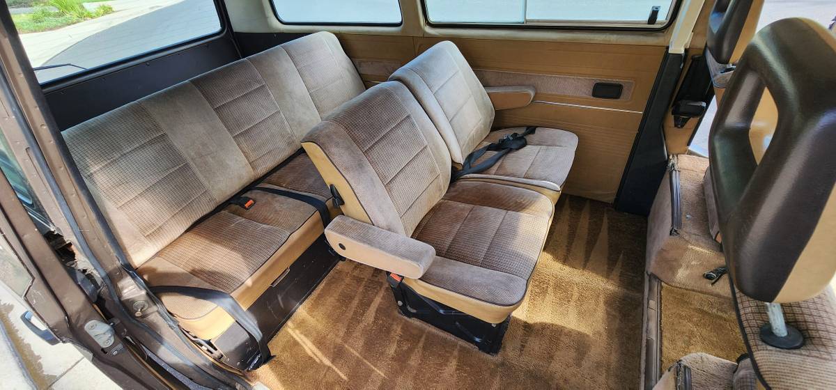 Volkswagen-vanagon-1985-brown-10