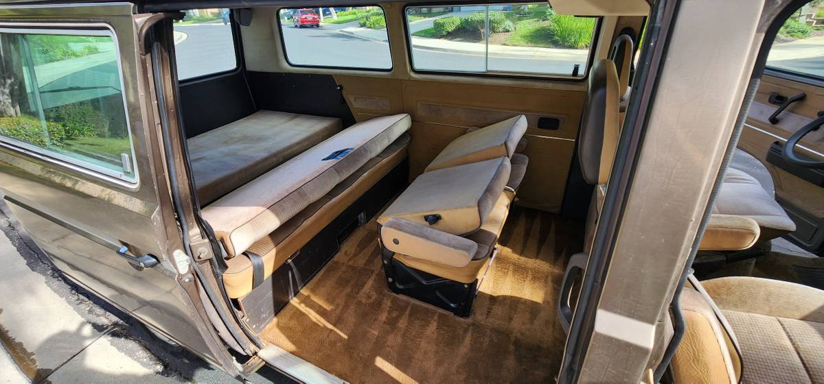 Volkswagen-vanagon-1985-brown-11