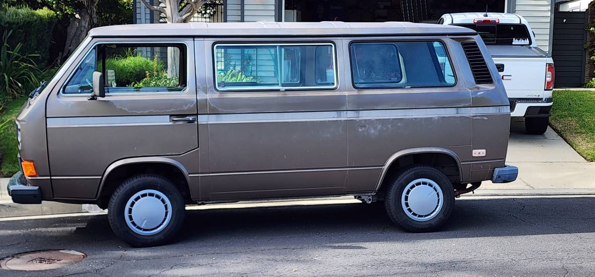 Volkswagen-vanagon-1985-brown-4